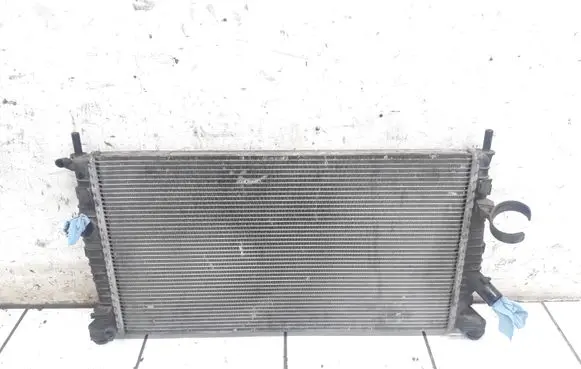 Ford Focus Coolant radiator 3M5H8005TL