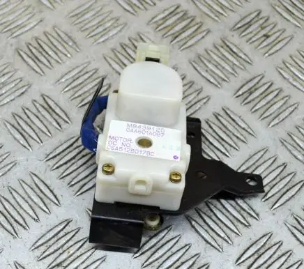 Dodge Stealth Air flap motor/actuator MB439125 CAA501A087
