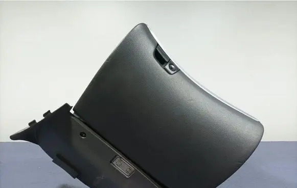 Volvo V70 Glove box 8650374