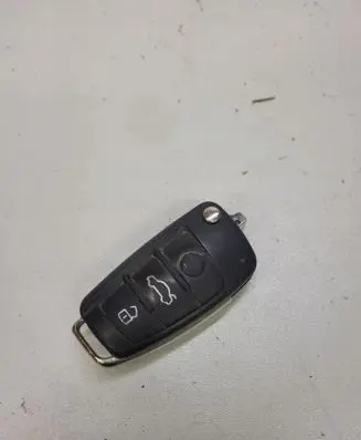 Audi A1 Ignition key/card 8X0837220D