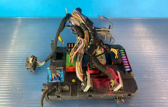 Volkswagen PASSAT B7 Fuse module 9678355980