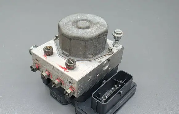 Suzuki Swift II ABS Pump 5611068LA1 2265106455 0265956013