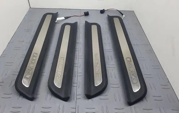 KIA Sorento sill trim set (inner) L103 U10K