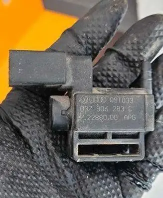 Audi A4 S4 B7 8E 8H Turbo solenoid valve 037906283C 09T033 72288000
