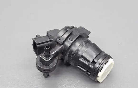 Mazda 3 III Windscreen/windshield washer pump 8603109210