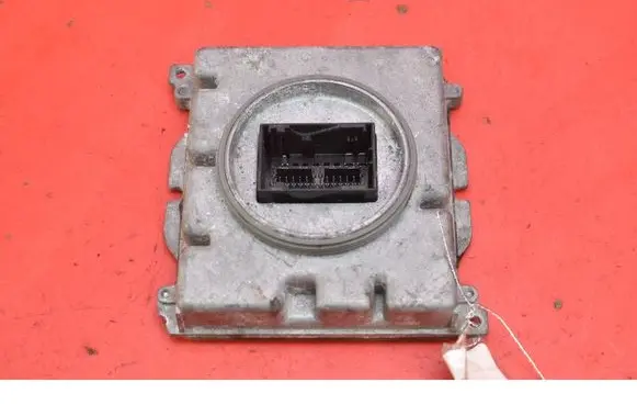 Volkswagen PASSAT CC Voltage converter/converter module 