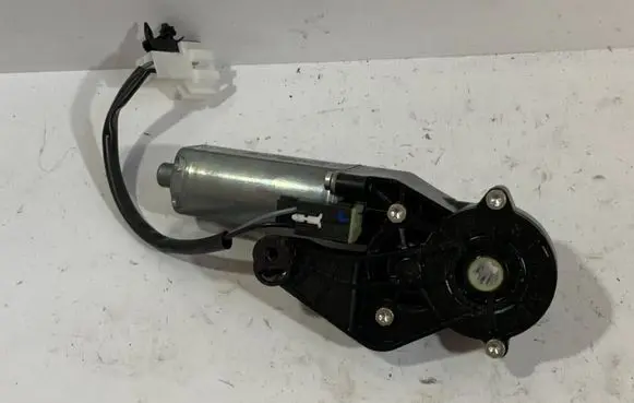 Mercedes-Benz E W211 Seat adjustment motor 0390203207