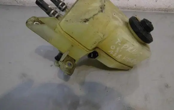 Toyota Prius (NHW20) Brake fluid reservoir 