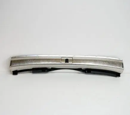 Trunk/boot sill cover protection