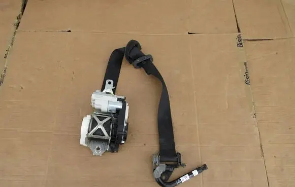 Mercedes-Benz ML W166 Front seatbelt A1668603886