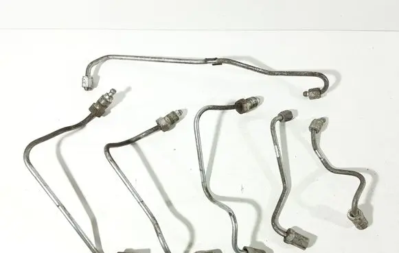 Toyota Avensis T250 Fuel injector supply line/pipe 