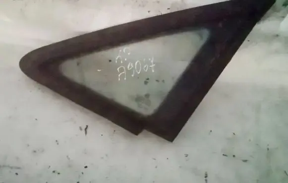 Volkswagen Touran I Front triangle window/glass 