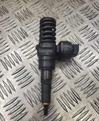 Seat Alhambra (Mk1) Fuel injector 038130073AJ