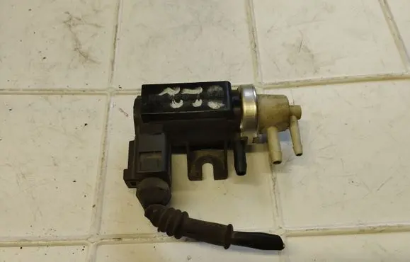 Skoda Superb B5 (3U) Turbo solenoid valve 1J0906627B
