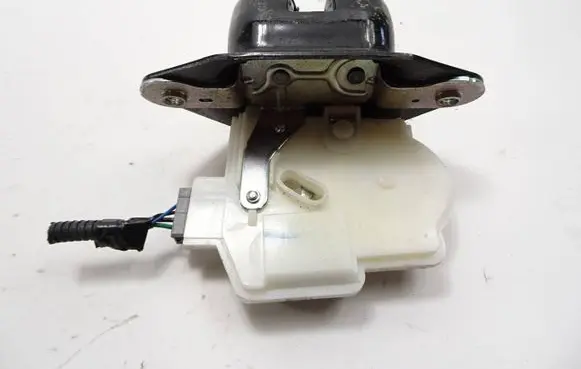 Honda Civic IX Tailgate/trunk/boot lock/catch/latch rqb34