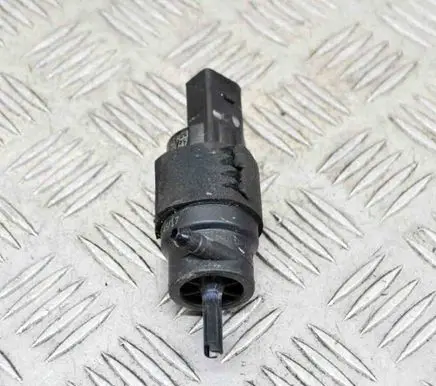 Audi A4 S4 B9 8W Windscreen/windshield washer pump 8K5955647