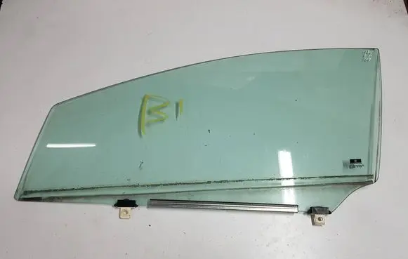 Toyota Avensis T270 Front door window glass four-door 