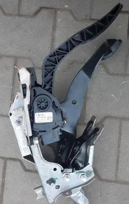Ford Transit Courier Accelerator throttle pedal 8V219F836AC 6PV00951730 C95YE04