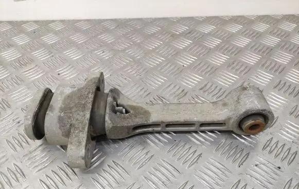 KIA Sportage Engine mount bracket 219572S000