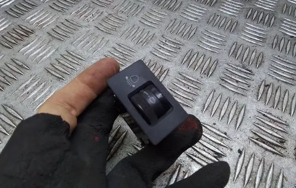 Toyota Corolla Verso E121 Headlight level height control switch