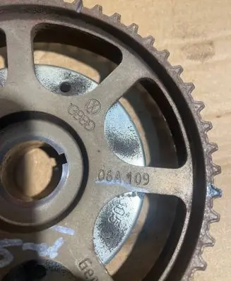 Volkswagen Touran I Camshaft pulley/ VANOS 06A109