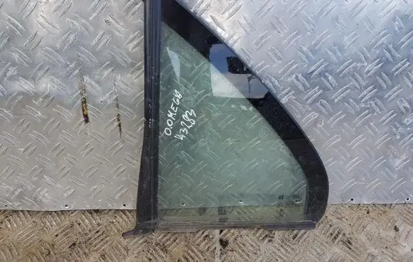 Opel Omega B1 Rear vent window glass 