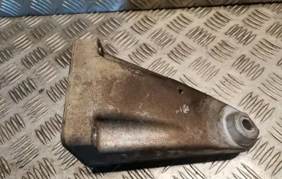 Mercedes-Benz C W203 Engine mounting bracket 6112230804