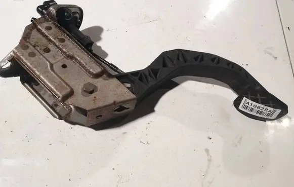 Volkswagen Polo IV 9N3 Clutch pedal 
