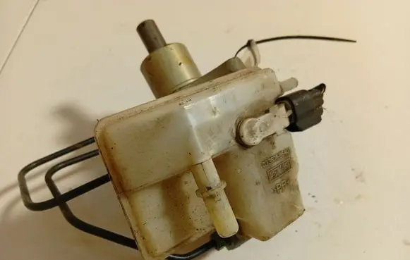Ford Focus C-MAX Brake fluid reservoir 03350886401