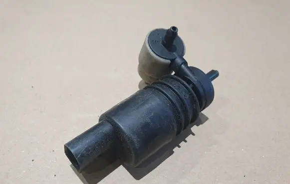 Audi A3 S3 8V Windscreen/windshield washer pump 1K6955651