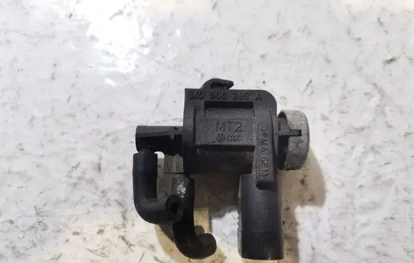 Volkswagen PASSAT B6 Vacuum valve 1K0906283A