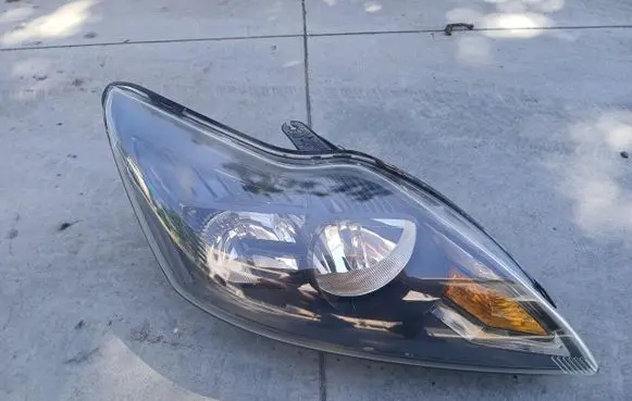 Ford Focus Headlight/headlamp 8M51-13W029-CE