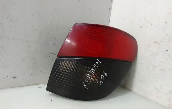 Peugeot 406 Rear/tail lights E95109