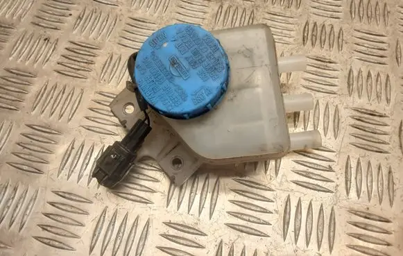 Nissan Almera Tino Brake fluid reservoir 