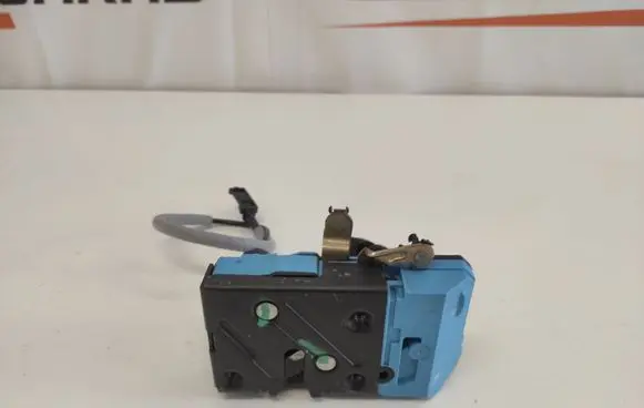 Volvo XC70 Front door lock