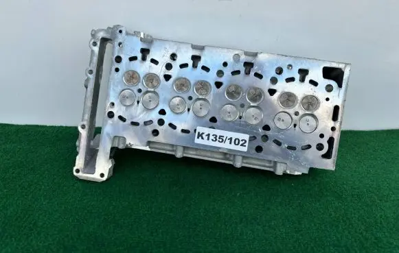 Mercedes-Benz E AMG W213 Engine head R654016
