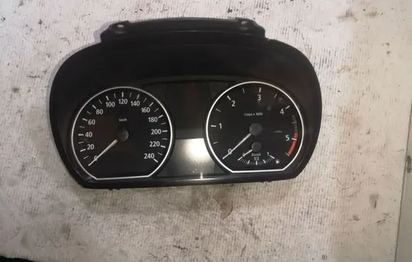Speedometer (instrument cluster)