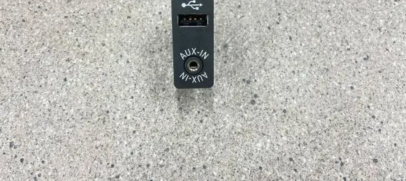 BMW M6 AUX in-socket connector 9237653 84109237653 9237654