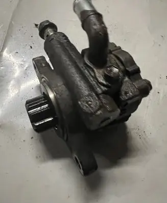 Toyota Land Cruiser (J120) Power steering pump