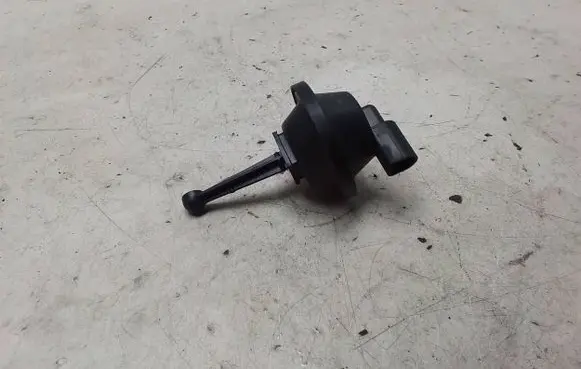 Volkswagen Golf IV Valve vacuum 06A129061