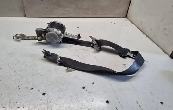 Subaru Outback Front seatbelt 7M4520P 0432127