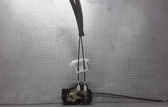 Nissan Maxima A34 Front door lock
