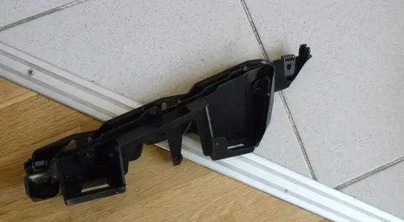 Citroen C4 I Front bumper mounting bracket 741679