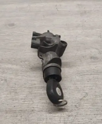 Volkswagen PASSAT B5 Ignition lock 4B0905851