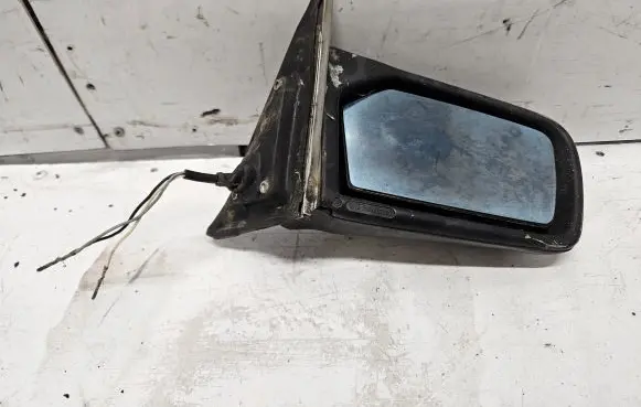 Mercedes-Benz W123 Front door electric wing mirror 0117050