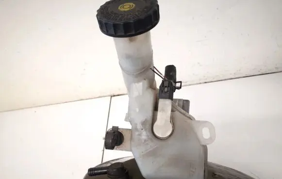 Brake fluid reservoir