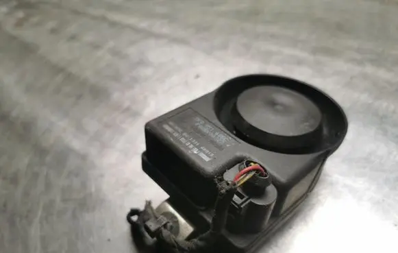 Audi A6 S6 C6 4F Alarm system siren 1K0951605C
