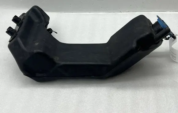 BMW 1 F40 Windshield washer fluid reservoir/tank 7462277 61667462277