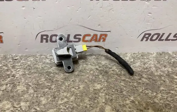 Mercedes-Benz C W204 Airbag deployment crash/impact sensor A2048210651 56054047AB