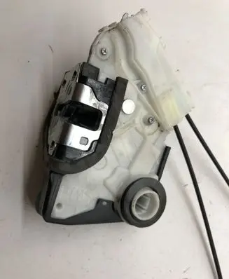 Toyota Yaris Front door lock U3111130 141011